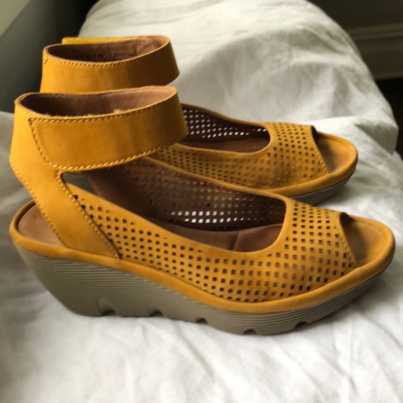 clarks yellow wedges